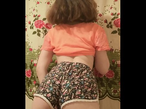 ❤️ Тачаангуй залуу бяцхан хүүхэн камер дээр шорт тайлж байна Чанартай секс манайд ❤